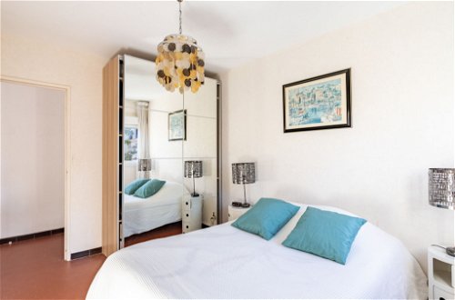 Foto 7 - Apartamento de 1 quarto em Le Lavandou com piscina e vistas do mar