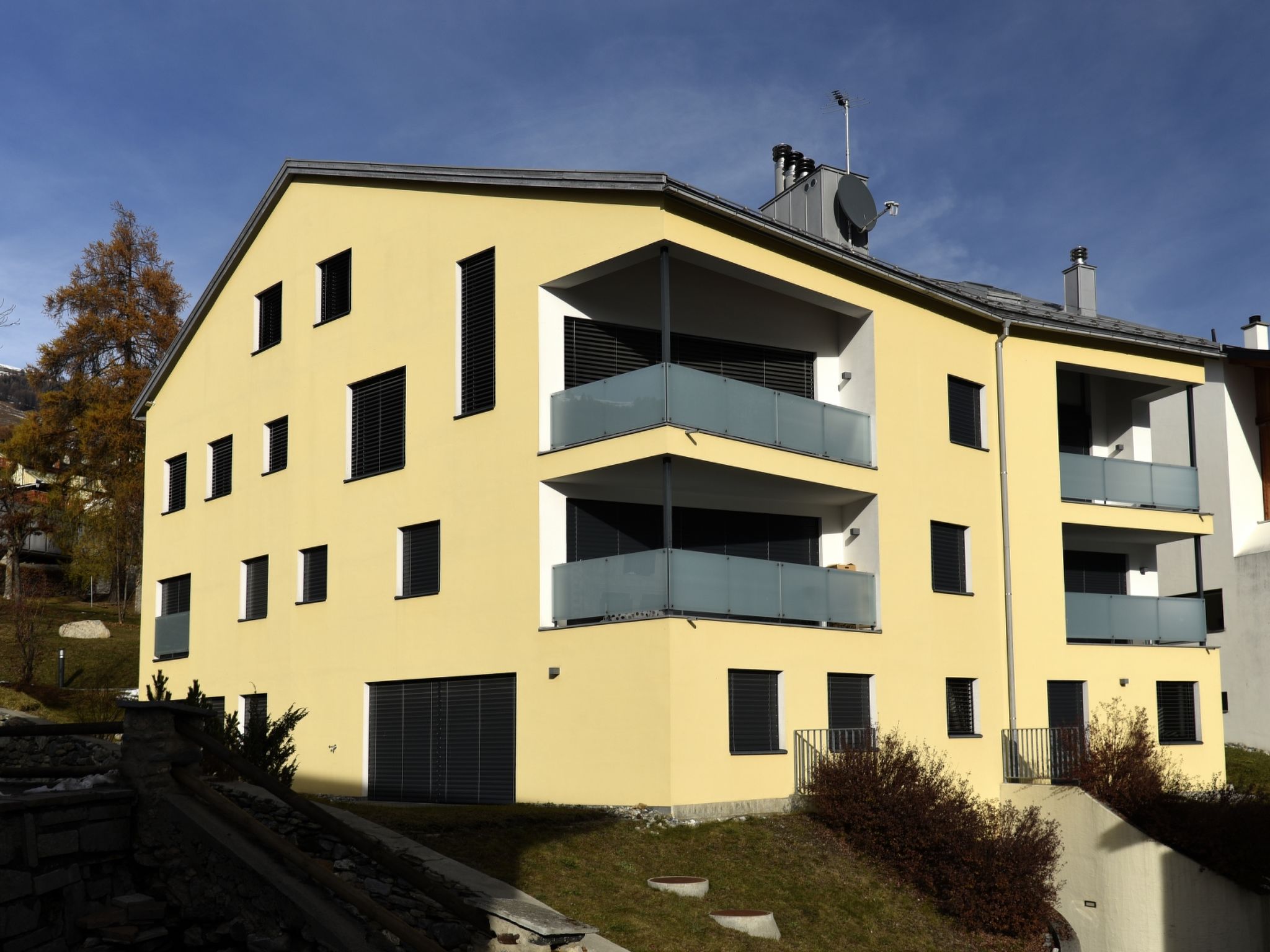 Foto 1 - Appartamento con 3 camere da letto a Scuol con vista sulle montagne