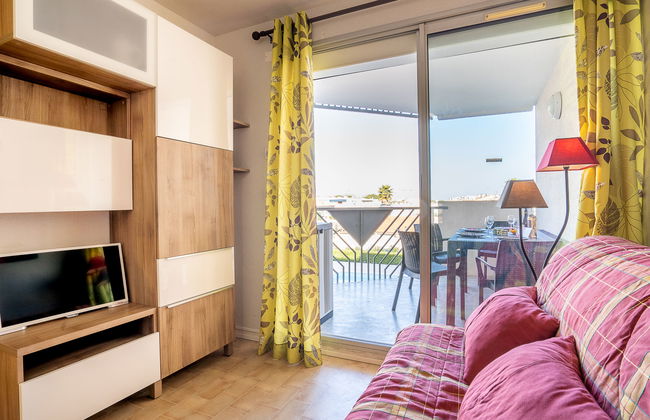 2 bedroom Apartment in Le Grau-du-Roi with swimming pool and terrace - Photo 4