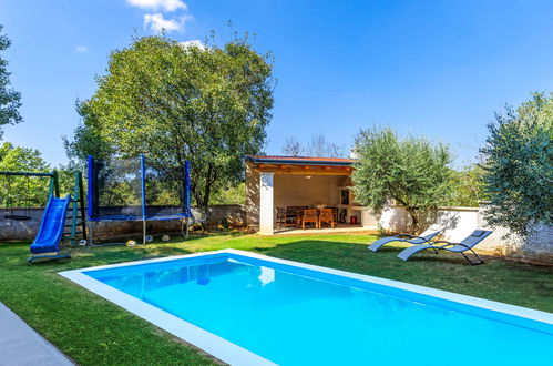 Foto 1 - Appartamento con 4 camere da letto a Barban con piscina privata e giardino