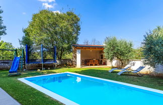 Foto 1 - Appartamento con 4 camere da letto a Barban con piscina privata e giardino