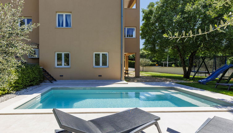 Photo 1 - 4 bedroom Apartment in Barban with private pool and garden
