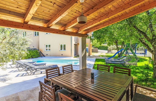 Apartamento de 5 quartos em Barban com piscina privada e jardim - Foto 2