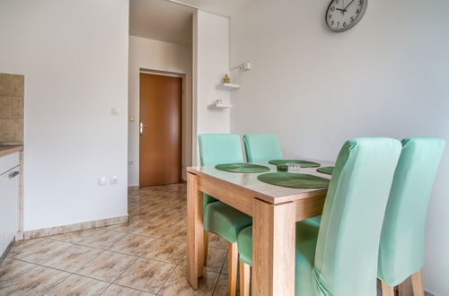 Foto 12 - Appartamento con 1 camera da letto a Rab con giardino e terrazza