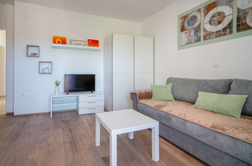 Foto 11 - Appartamento con 1 camera da letto a Rab con giardino e terrazza