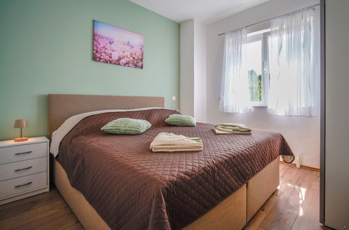 Foto 4 - Appartamento con 1 camera da letto a Rab con giardino e terrazza