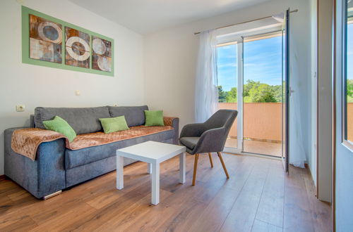 Foto 2 - Appartamento con 1 camera da letto a Rab con giardino e terrazza