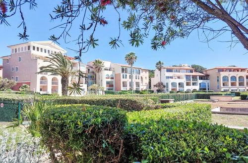 Photo 37 - 1 bedroom Apartment in Six-Fours-les-Plages with swimming pool and garden
