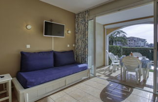 Foto 3 - Apartamento de 1 quarto em Six-Fours-les-Plages com piscina e jardim