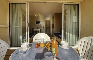 Foto 1 - Apartamento de 1 habitación en Six-Fours-les-Plages con piscina y vistas al mar