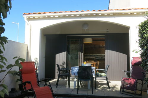 Foto 3 - Casa de 1 habitación en Les Sables-d'Olonne con terraza y vistas al mar