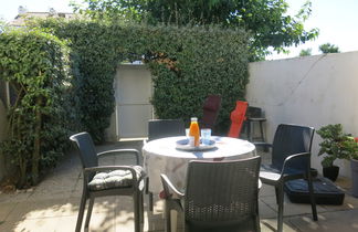 Photo 2 - Maison de 1 chambre à Les Sables-d'Olonne avec terrasse et vues à la mer