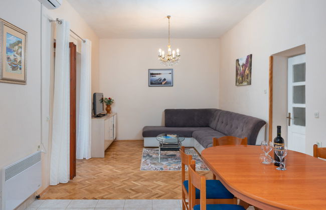 5 bedroom House in Sukošan with garden and terrace - Photo 15