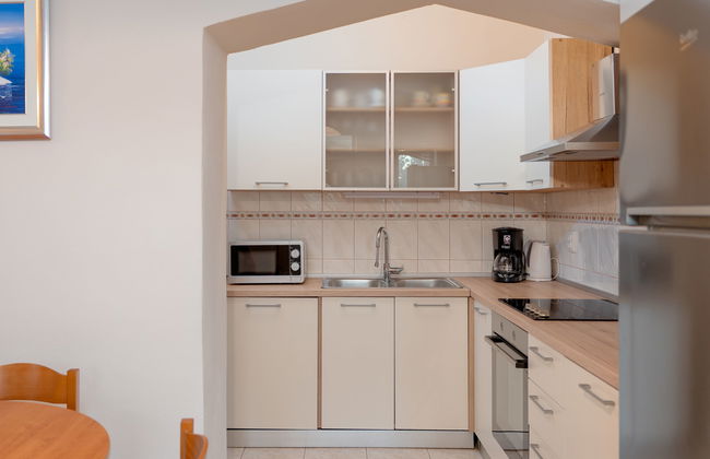 5 bedroom House in Sukošan with garden and terrace - Photo 13