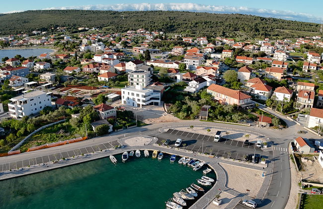 5 bedroom House in Sukošan with garden and terrace - Photo 2