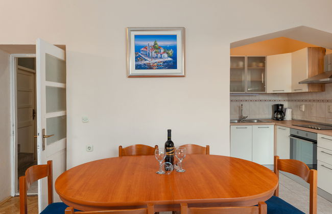 5 bedroom House in Sukošan with garden and terrace - Photo 12