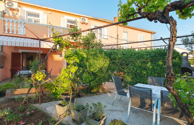 5 bedroom House in Sukošan with garden and terrace - Photo 40