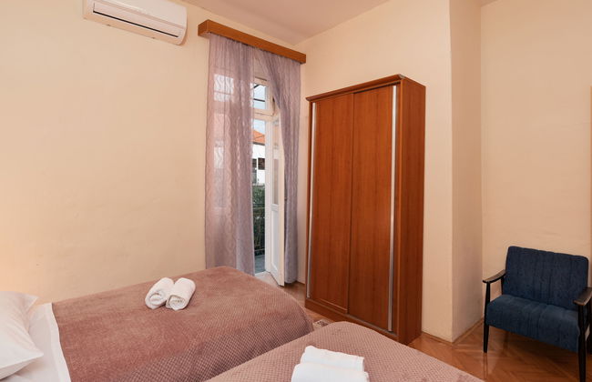 5 bedroom House in Sukošan with garden and terrace - Photo 20