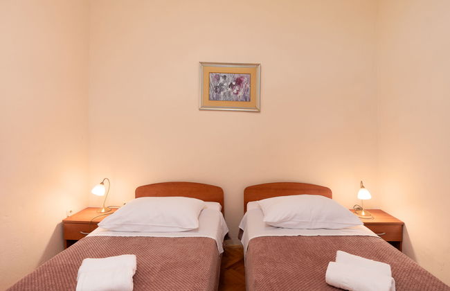 5 bedroom House in Sukošan with garden and terrace - Photo 19