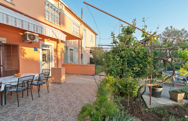 5 bedroom House in Sukošan with garden and terrace - Photo 39