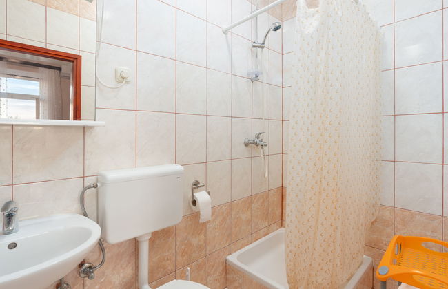 5 bedroom House in Sukošan with garden and terrace - Photo 21