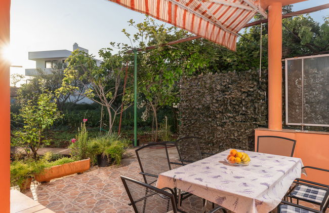 5 bedroom House in Sukošan with garden and terrace - Photo 41