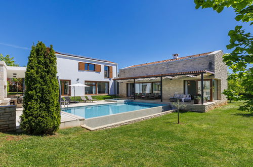 Photo 20 - Maison de 4 chambres à Sveti Petar u Šumi avec piscine privée et jardin