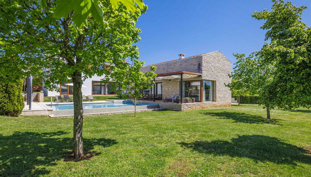 5 bedroom House in Sveti Petar u Šumi with private pool and garden - Photo 2