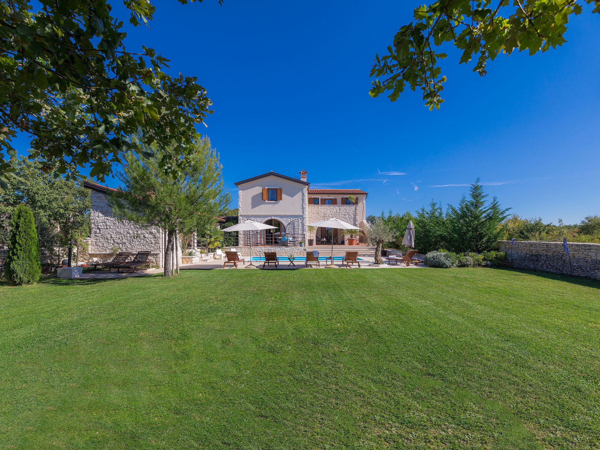 Photo 1 - Maison de 4 chambres à Svetvinčenat avec piscine privée et vues à la mer