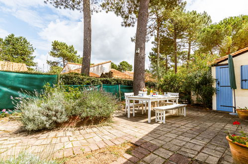 Photo 17 - Maison de 2 chambres à Les Mathes avec piscine et terrasse