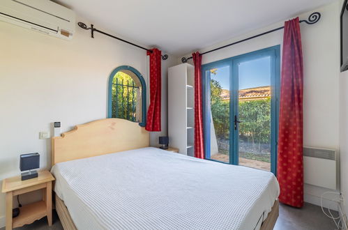 Foto 9 - Apartamento de 2 quartos em Le Lavandou com piscina e jardim