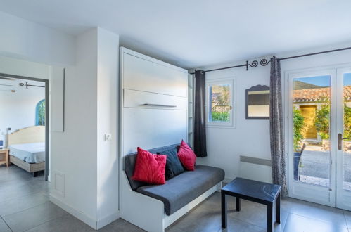 Foto 6 - Apartamento de 2 quartos em Le Lavandou com piscina e vistas do mar