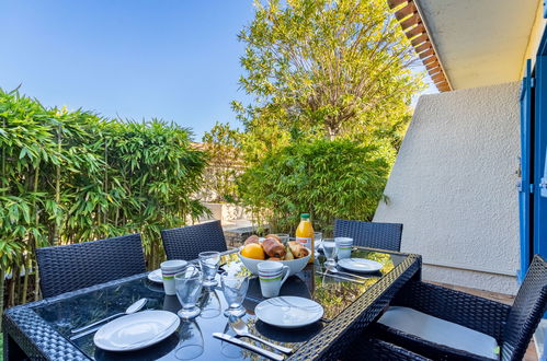 Photo 3 - Appartement de 2 chambres à Le Lavandou avec piscine et jardin