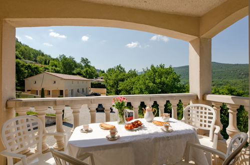 Photo 12 - Appartement de 2 chambres à Bauduen avec jardin et vues sur la montagne