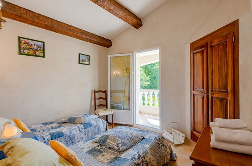 Foto 5 - Appartamento con 2 camere da letto a Bauduen con giardino e vista sulle montagne