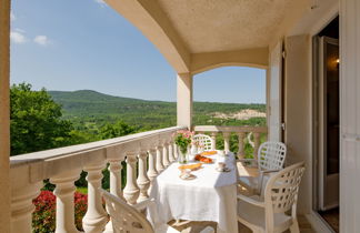 Photo 2 - Appartement de 2 chambres à Bauduen avec jardin et vues sur la montagne