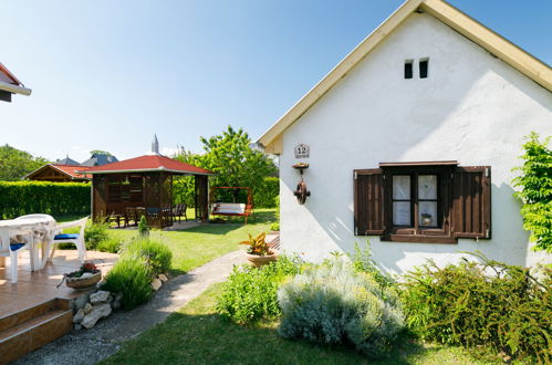 Foto 19 - Casa de 4 habitaciones en Balatonkeresztúr con jardín y terraza