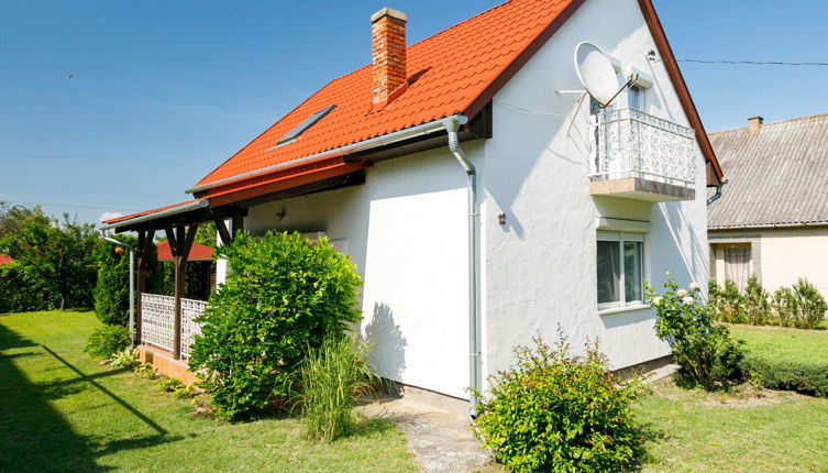 Photo 1 - Maison de 4 chambres à Balatonkeresztúr avec jardin et terrasse