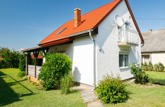 Foto 1 - Casa de 4 habitaciones en Balatonkeresztúr con jardín y terraza