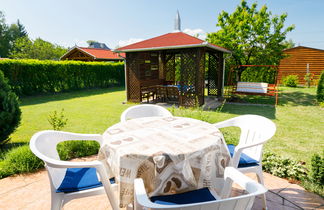 Photo 2 - Maison de 4 chambres à Balatonkeresztúr avec jardin et terrasse