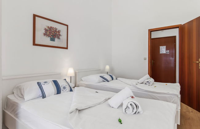 Apartamento de 2 quartos em Senj com piscina e jardim - Foto 19