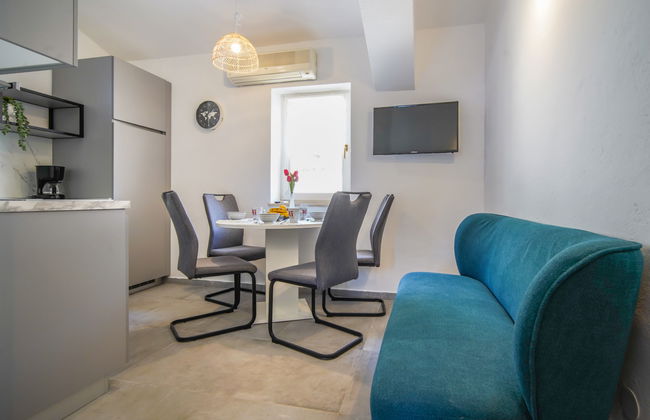2 bedroom Apartment in Senj with swimming pool and garden - Photo 6