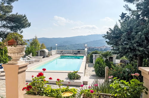 Foto 1 - Apartamento de 1 quarto em Imperia com piscina e jardim