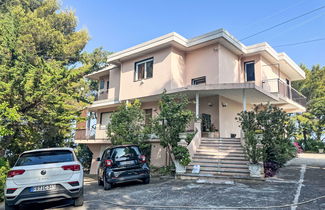Foto 2 - Apartamento de 1 quarto em Imperia com piscina e jardim