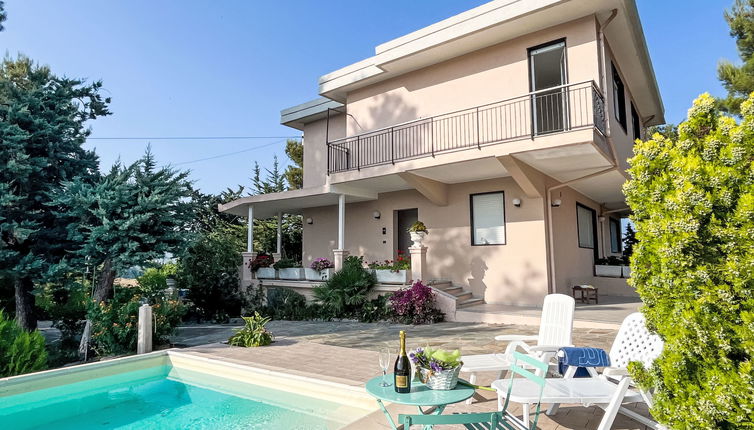 Foto 1 - Casa de 3 quartos em Imperia com piscina privada e jardim
