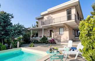 Foto 1 - Casa de 3 quartos em Imperia com piscina privada e jardim