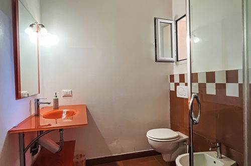 Foto 16 - Apartamento de 2 quartos em Imperia com piscina e jardim