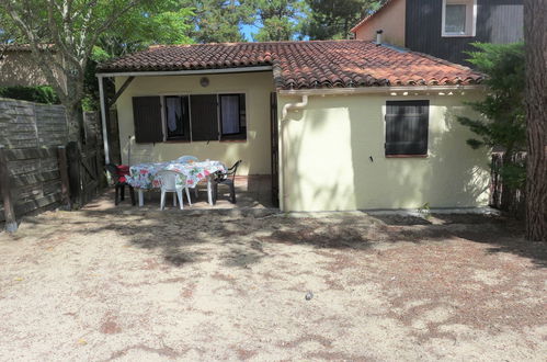 Photo 15 - 2 bedroom House in Lacanau with swimming pool and garden