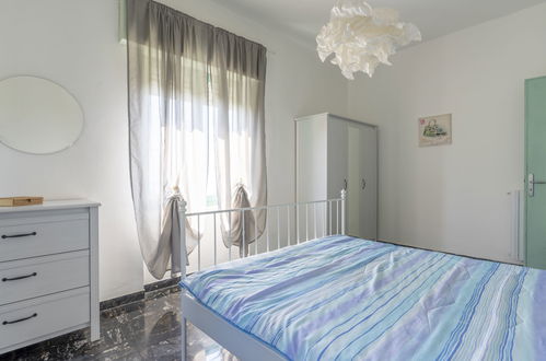 Foto 17 - Appartamento con 2 camere da letto a Civezza con vista mare