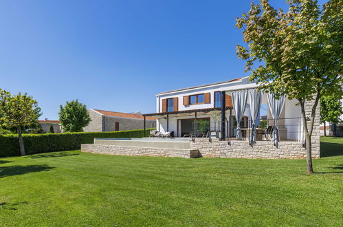 Photo 40 - Maison de 3 chambres à Sveti Petar u Šumi avec piscine privée et jardin